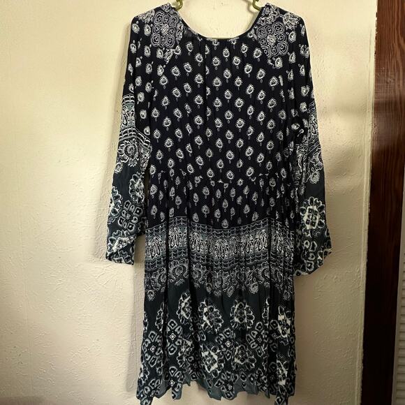Alter'd State Woman's Size Medium Navy / White Boho Casual Floral Shift Dress - Picture 10 of 11